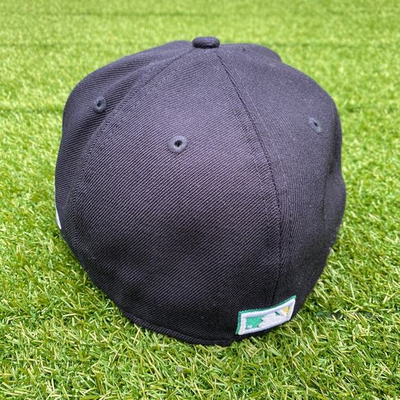 New Era Milwaukee Brewers 1982 Cooperstown Collection Fitted Hat - Picture 3 of 5